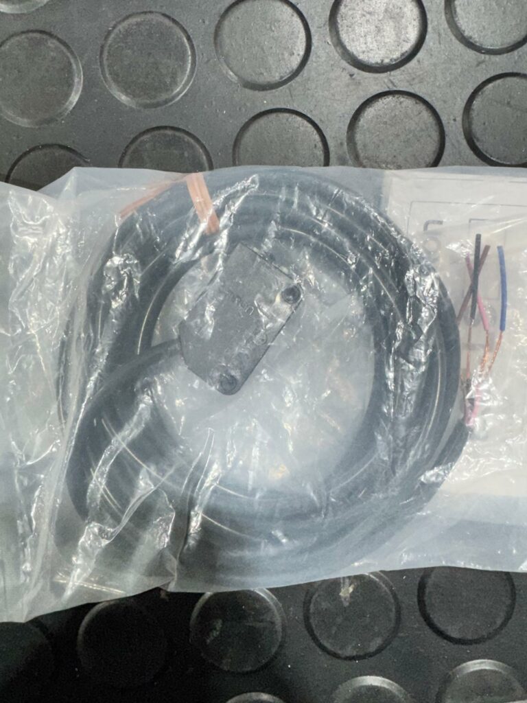 OMRON E3ZLS812M - immagine 2